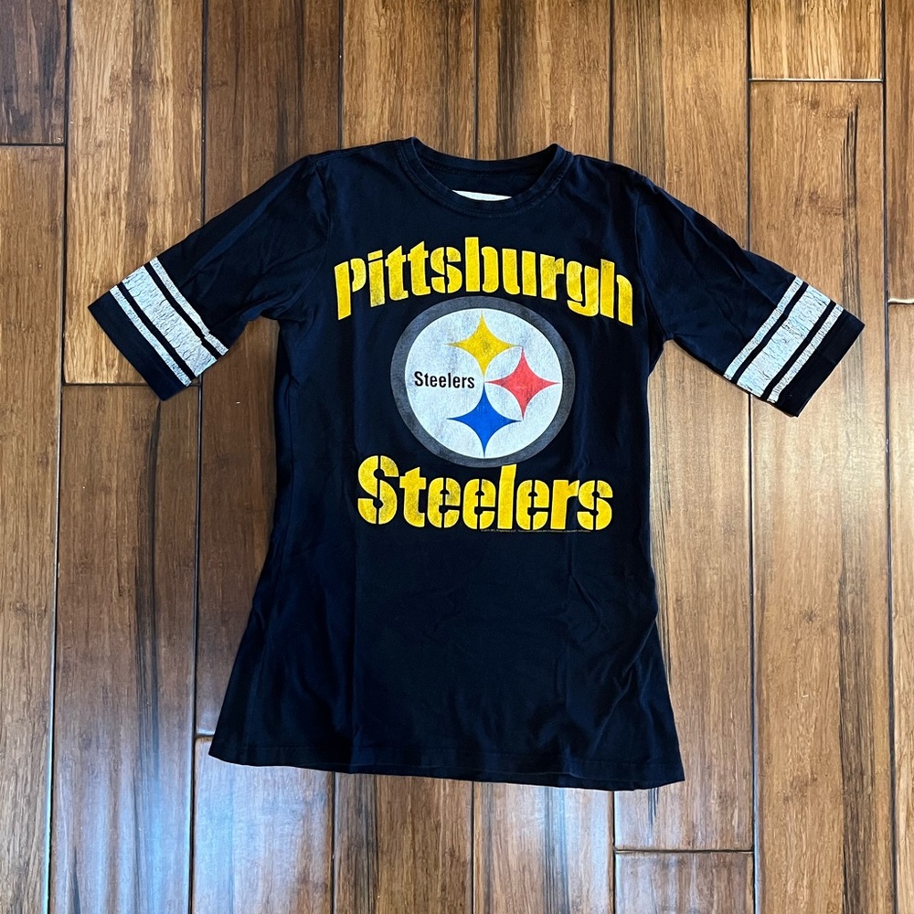 Pittsburg Steelers Woman’s T Shirt Size Small